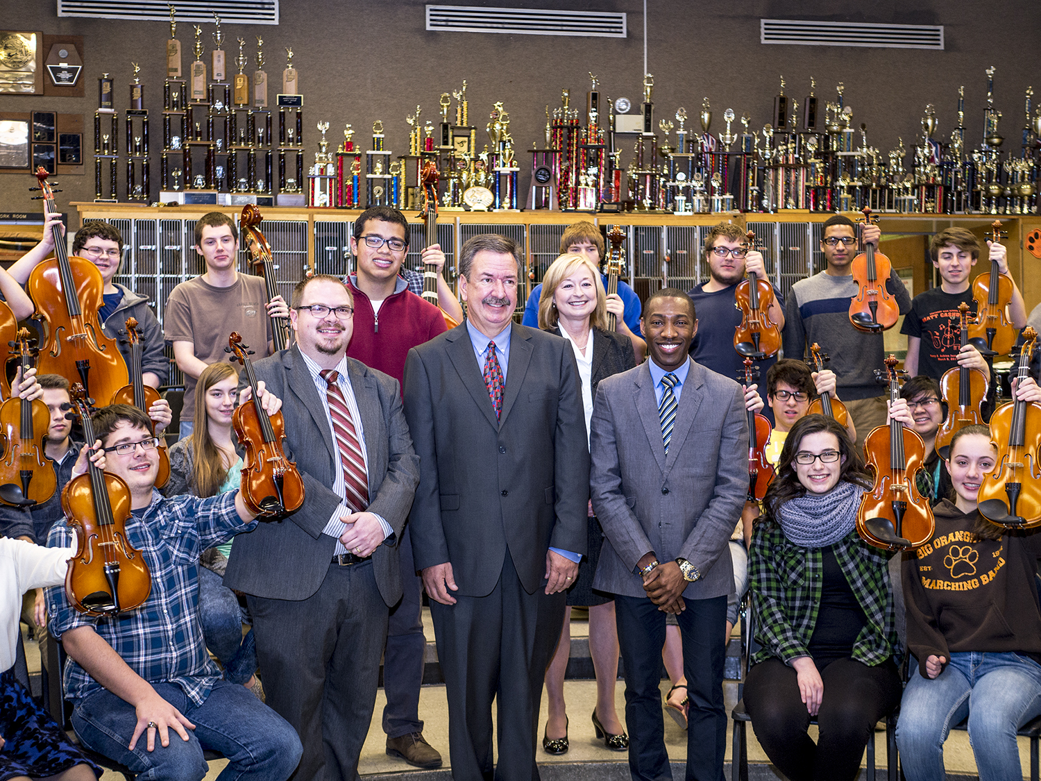Sweetwater Donates Stringed Instruments to 12 Schools in Fort Wayne