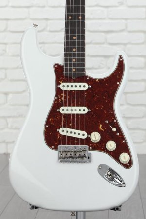 Photo of Fender Custom Shop Limited-edition Roasted Pine Stratocaster DLX Closet Classic Electric Guitar - White Blonde