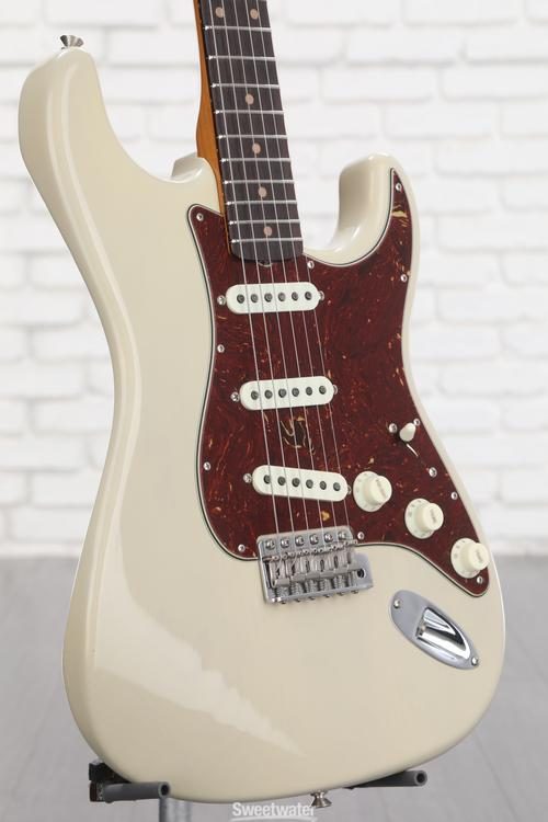 Fender Custom Shop Limited-edition Roasted Pine Stratocaster DLX 