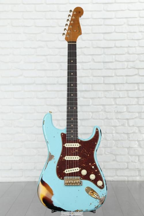 Fender Custom Shop Limited-edition '62 Stratocaster Heavy Relic Electric  Guitar - Aged Daphne Blue/3-color Sunburst