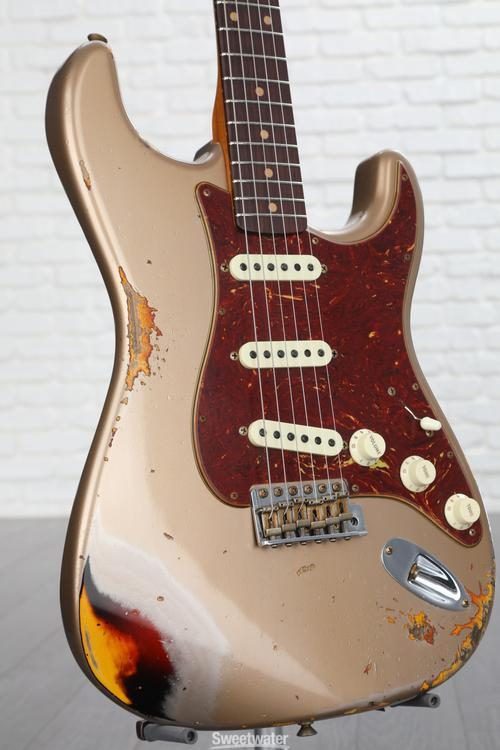 Fender Custom Shop Limited Edition '61 Stratocaster Heavy Relic - Aged  Shoreline Gold Over 3-color