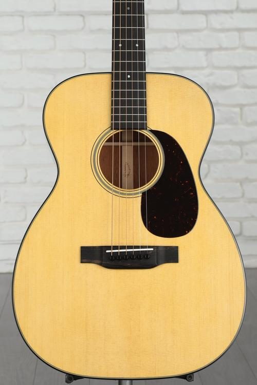 Martin 00-18 Acoustic Guitar - Natural