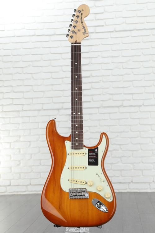 Fender American Performer Stratocaster - Honeyburst with Rosewood  Fingerboard