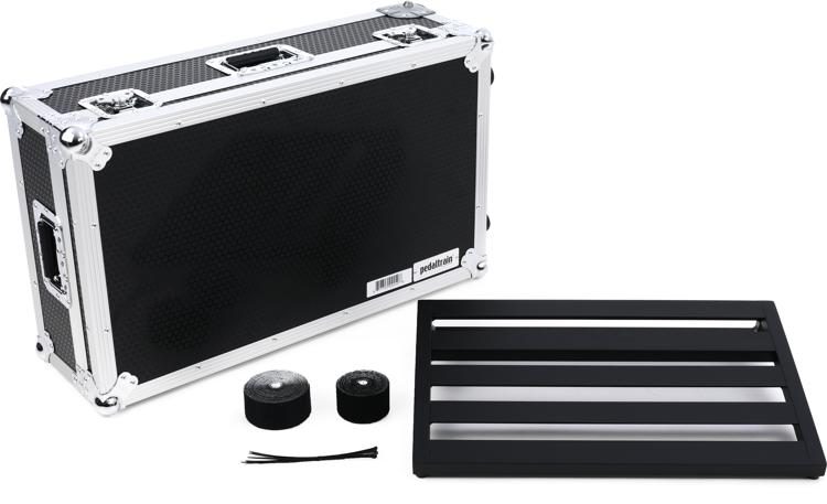 Pedaltrain Classic 3 24-inch x 16-inch Pedalboard with Wheeled 