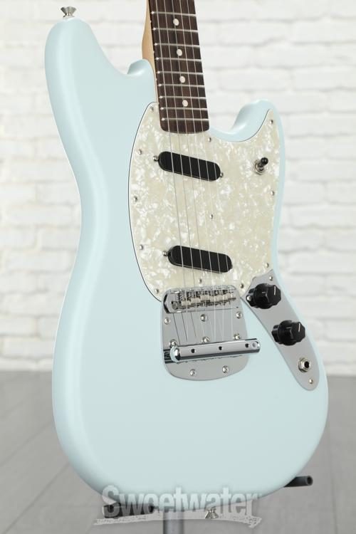 fender american player mustang