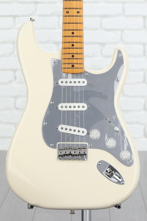 Ace wilderness budget Fender Nile Rodgers Hitmaker Stratocaster Electric Guitar - Olympic White |  Sweetwater