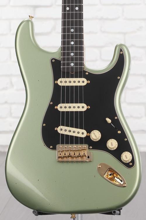 Fender Custom Shop Limited-edition '65 Dual-Mag Strat Journeyman Relic  Electric Guitar - Aged Sage Green Metallic