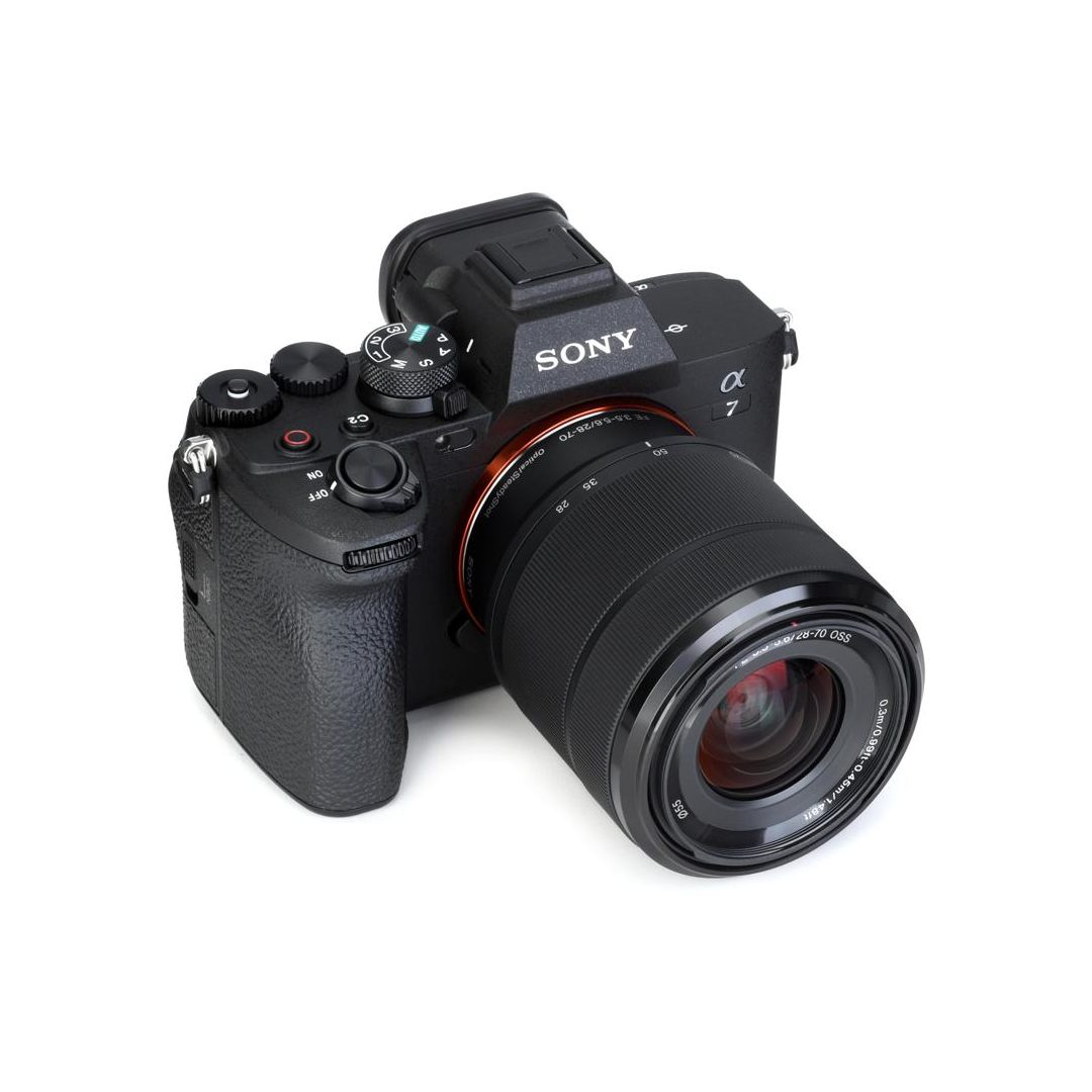 Sony α7Ⅳ（ILCE-7M4K） Amazon.com : Sony α7 IV Mirrorless Camera Kit (ILCE-7M4K/B) with