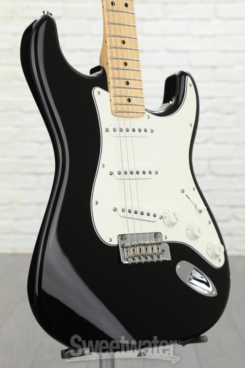 Fender Player Stratocaster - Black with Maple Fingerboard