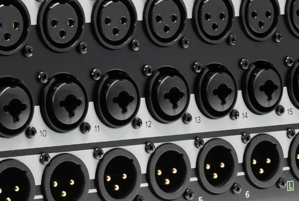 Mackie DL16S 16-channel Digital Mixer Connection ports