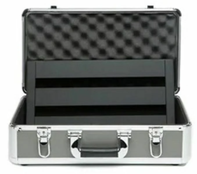 Pedaltrain Metro 16 16-inch x 8-inch Pedalboard with Hard Case