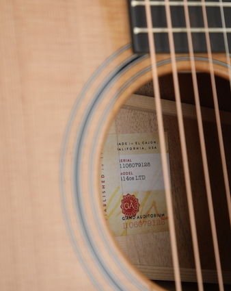 Taylor Limited Edition 414ce - Natural with Koa Back & Sides