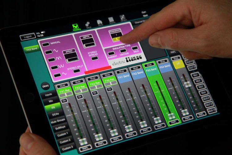 Allen and Heath Qu-Pac Rackmountable Digital Mixer with Touchscreen Control