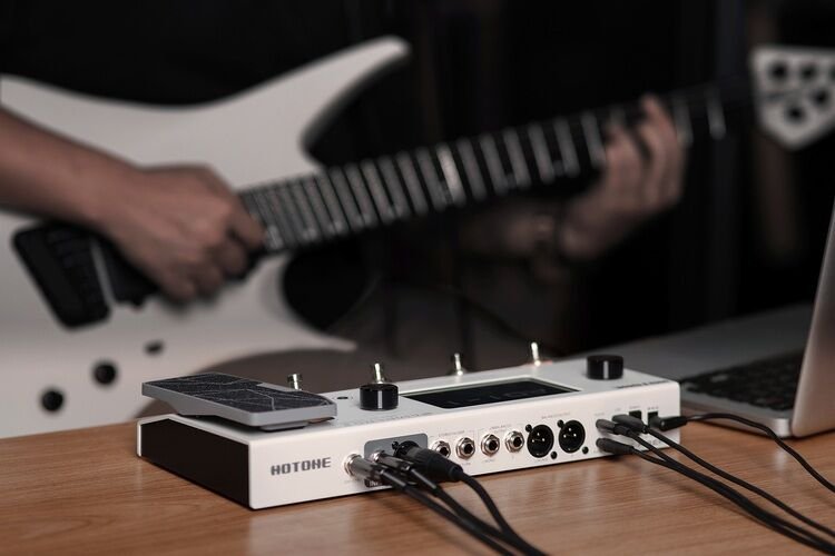 ギター HOTONE AMPERO II Hare s-l400.jpg