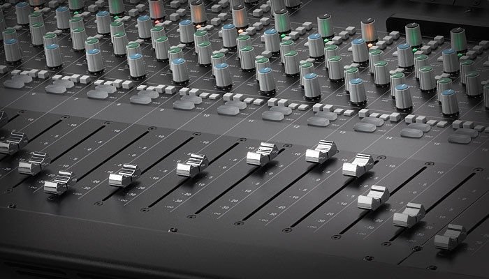 Solid State Logic XL-Desk SuperAnalogue Mixer with 16 x 611EQ E Series EQs