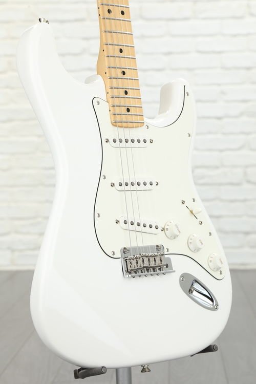 f47c14-StratPMPWT--MX18027871--angle--live Fender Player Series Stratocaster f47c14-StratPMPWT--MX18027871--angle--live Fender Player Series Stratocaster