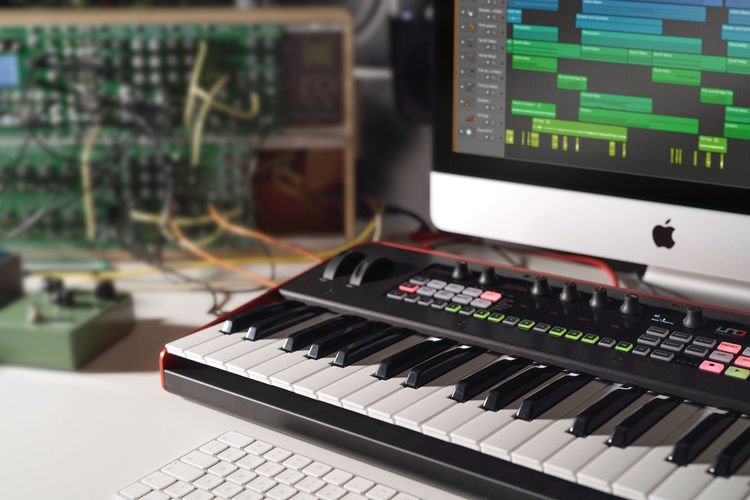 IK Multimedia UNO Synth Pro Keys 37-key Analog Synthesizer