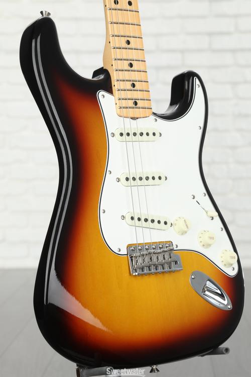 Fender Custom Shop 1968 Stratocaster Deluxe Closet Classic Maple Electric  Guitar - 3-color Sunburst