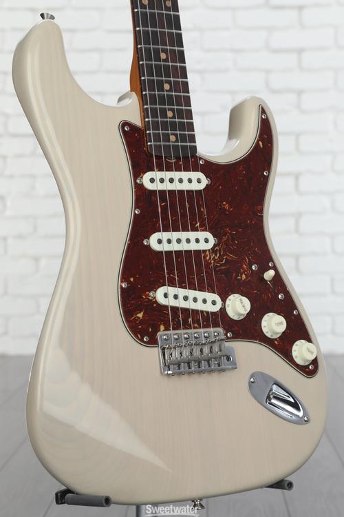Fender Custom Shop Limited-edition Roasted Pine Stratocaster DLX Closet  Classic Electric Guitar - Honey Blonde