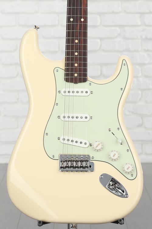 https://media.sweetwater.com/images/guitars/StratV260ROW/MX23083630/MX23083630-body-large.jpg?v=362e0c050a094cb6