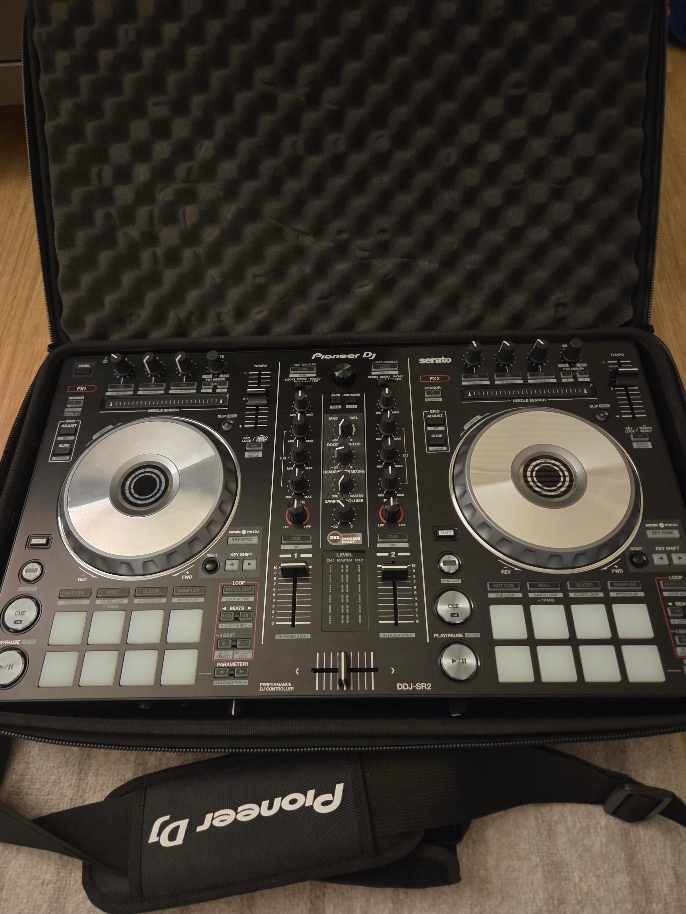 Used Pioneer DJ Pioneer DDJ SR2 DJ - Sweetwater's Gear Exchange