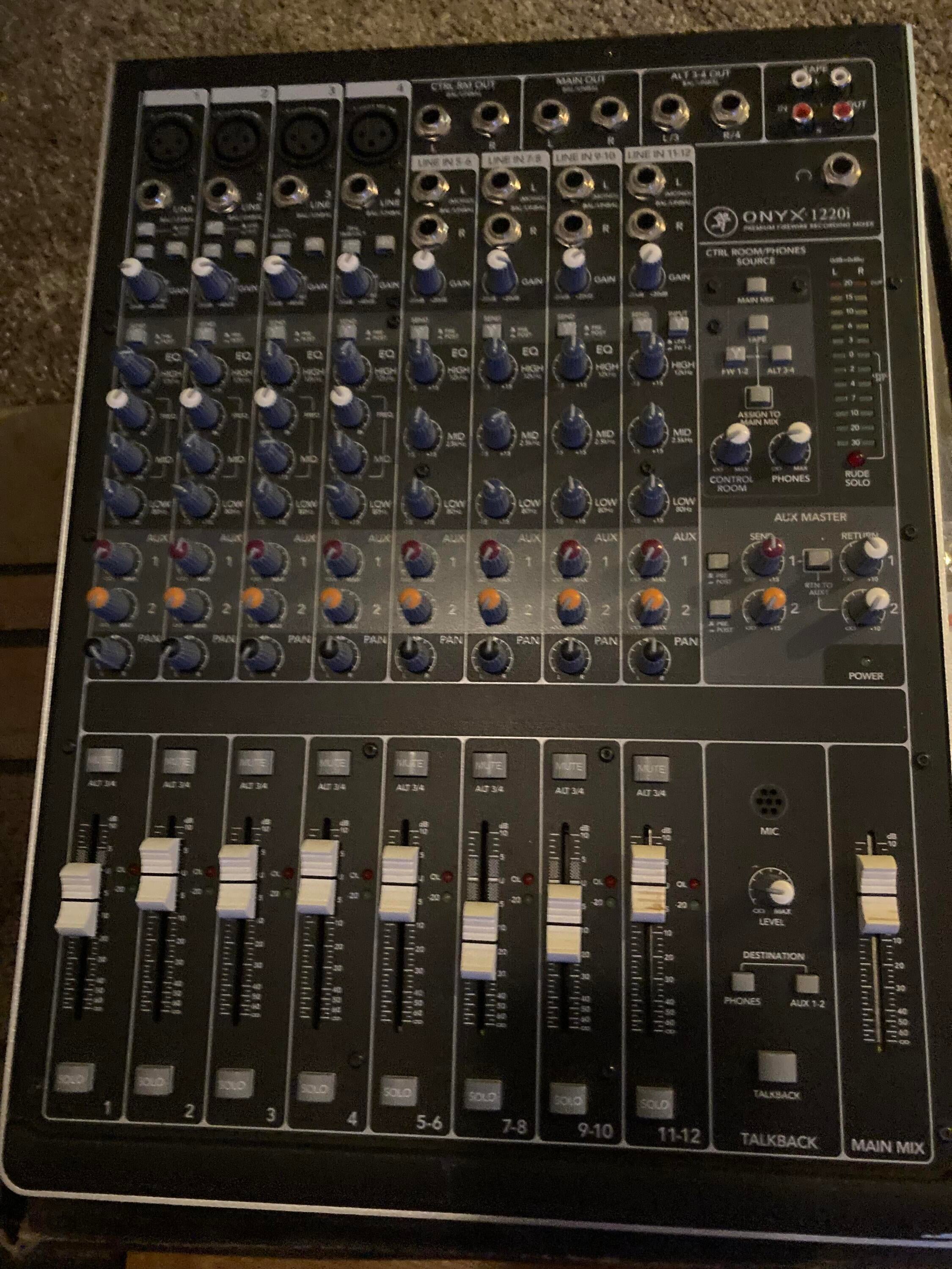 Used Mackie Onyx 1220i studio mixer