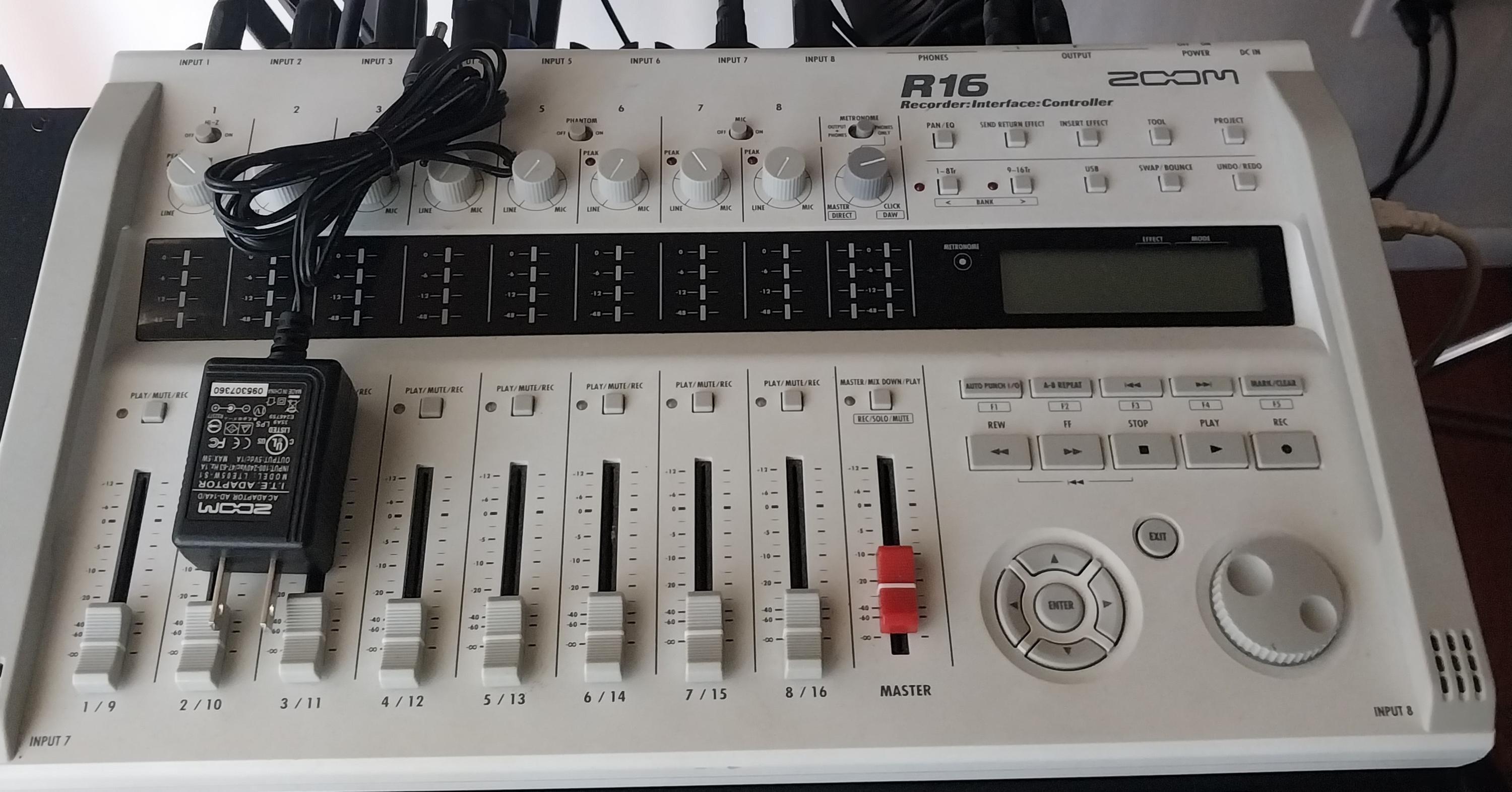 Used Zoom R16 16-track SD Recorder - Sweetwater's Gear Exchange