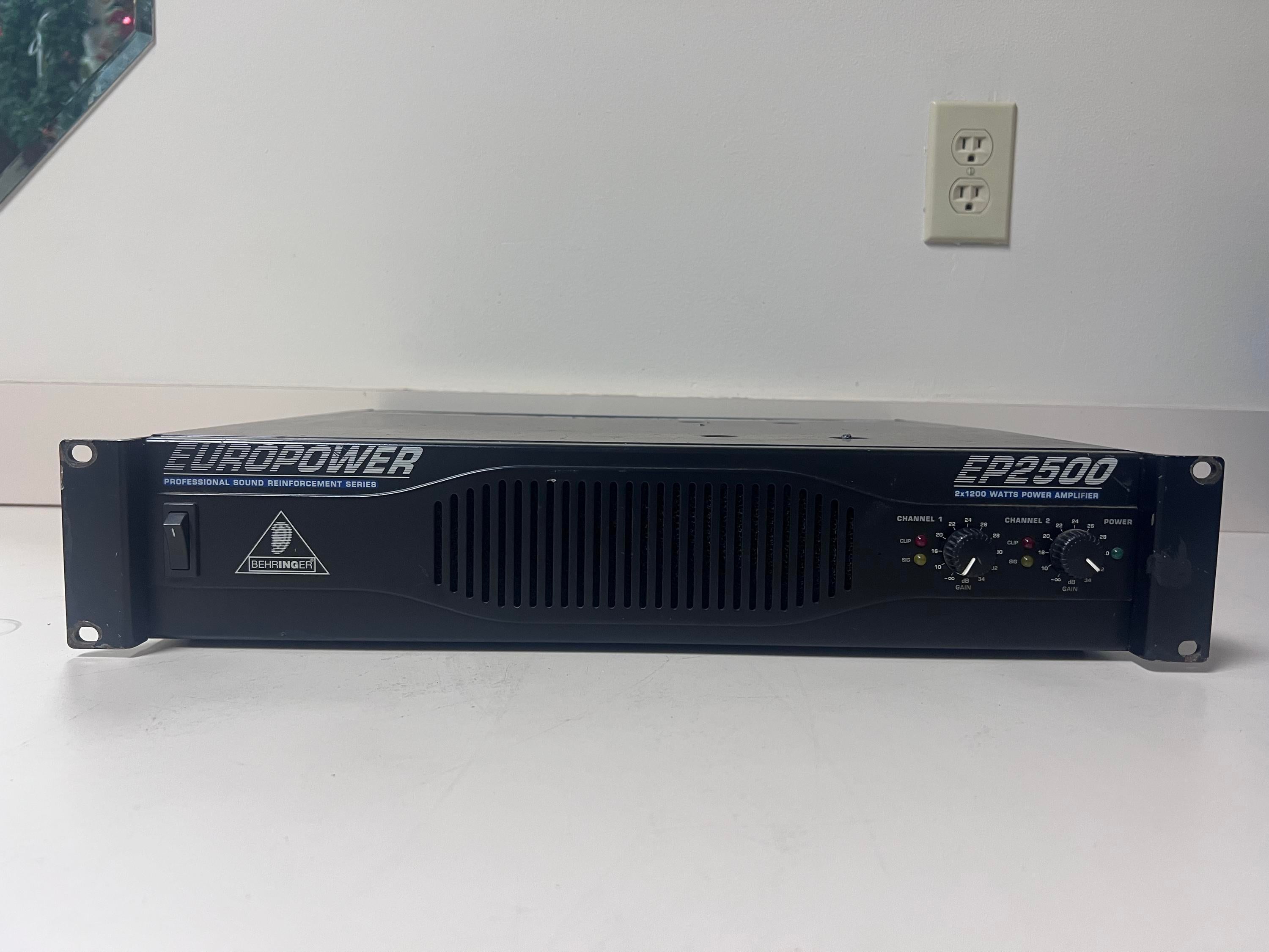 Used Behringer Europower EP2500 - Sweetwater's Gear Exchange