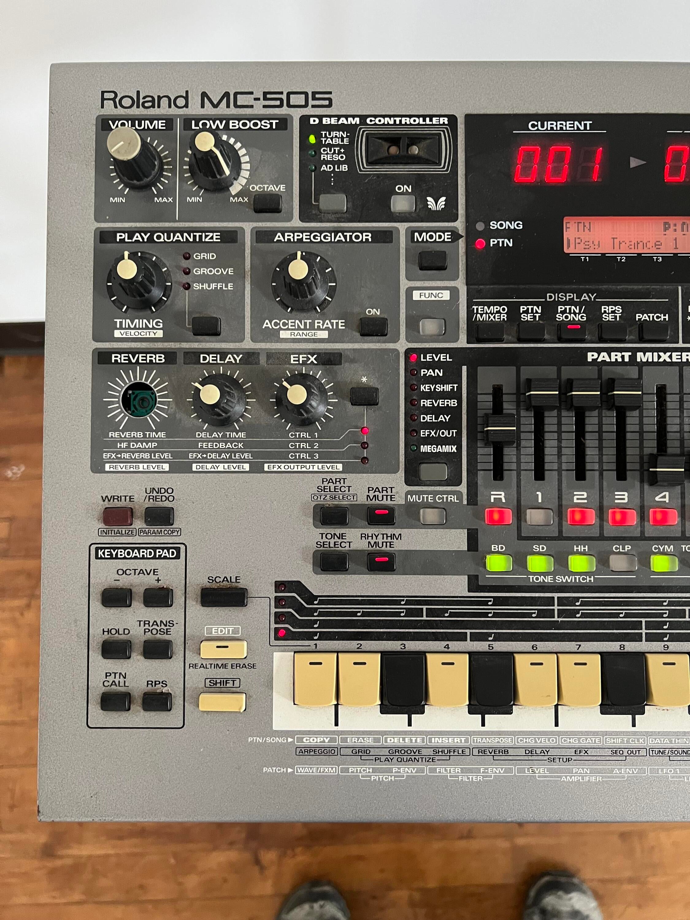 Used Roland MC 505 Groovebox - Sweetwater's Gear Exchange