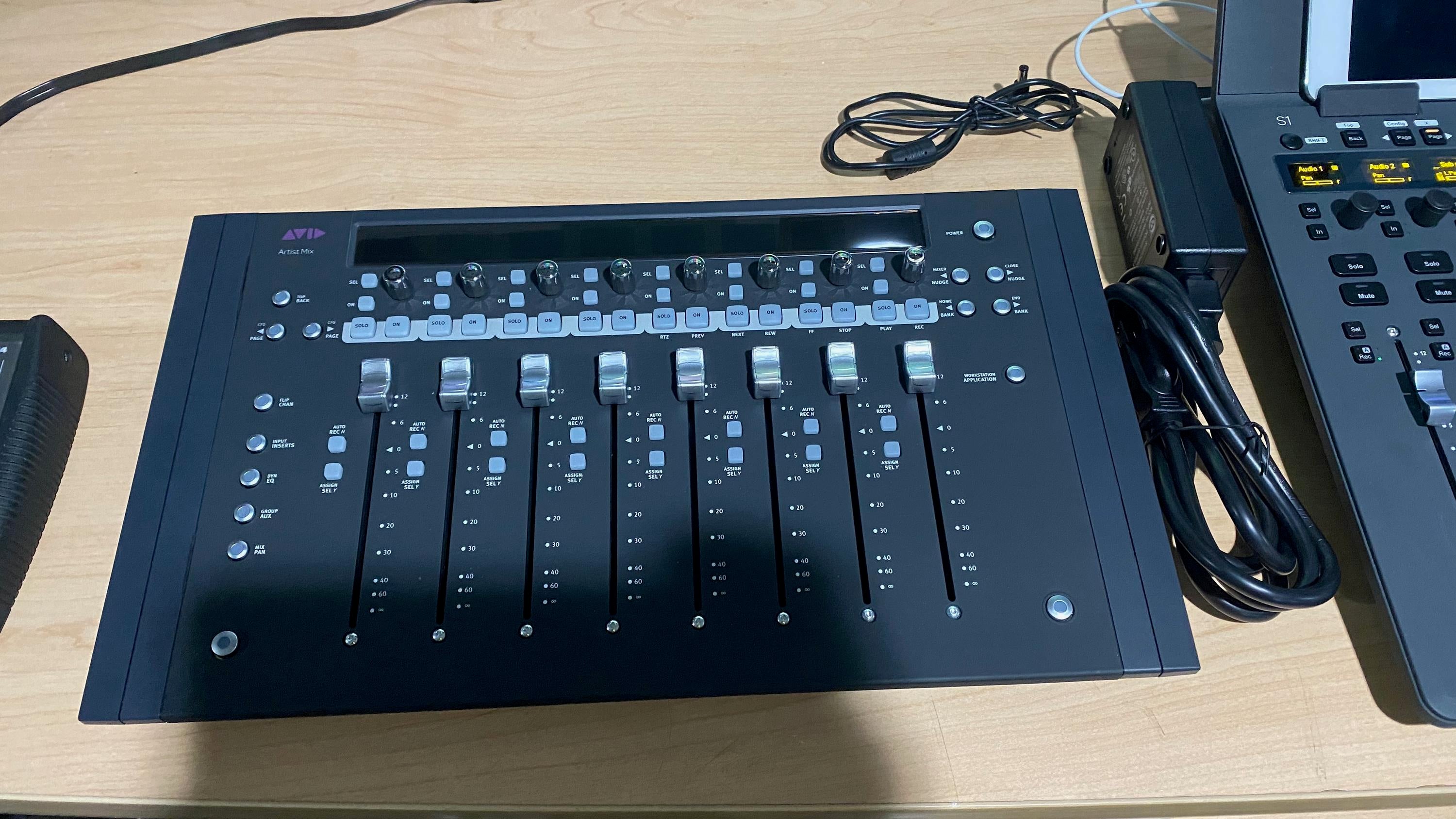 Used Avid Artist Mix - Sweetwater's Gear Exchange