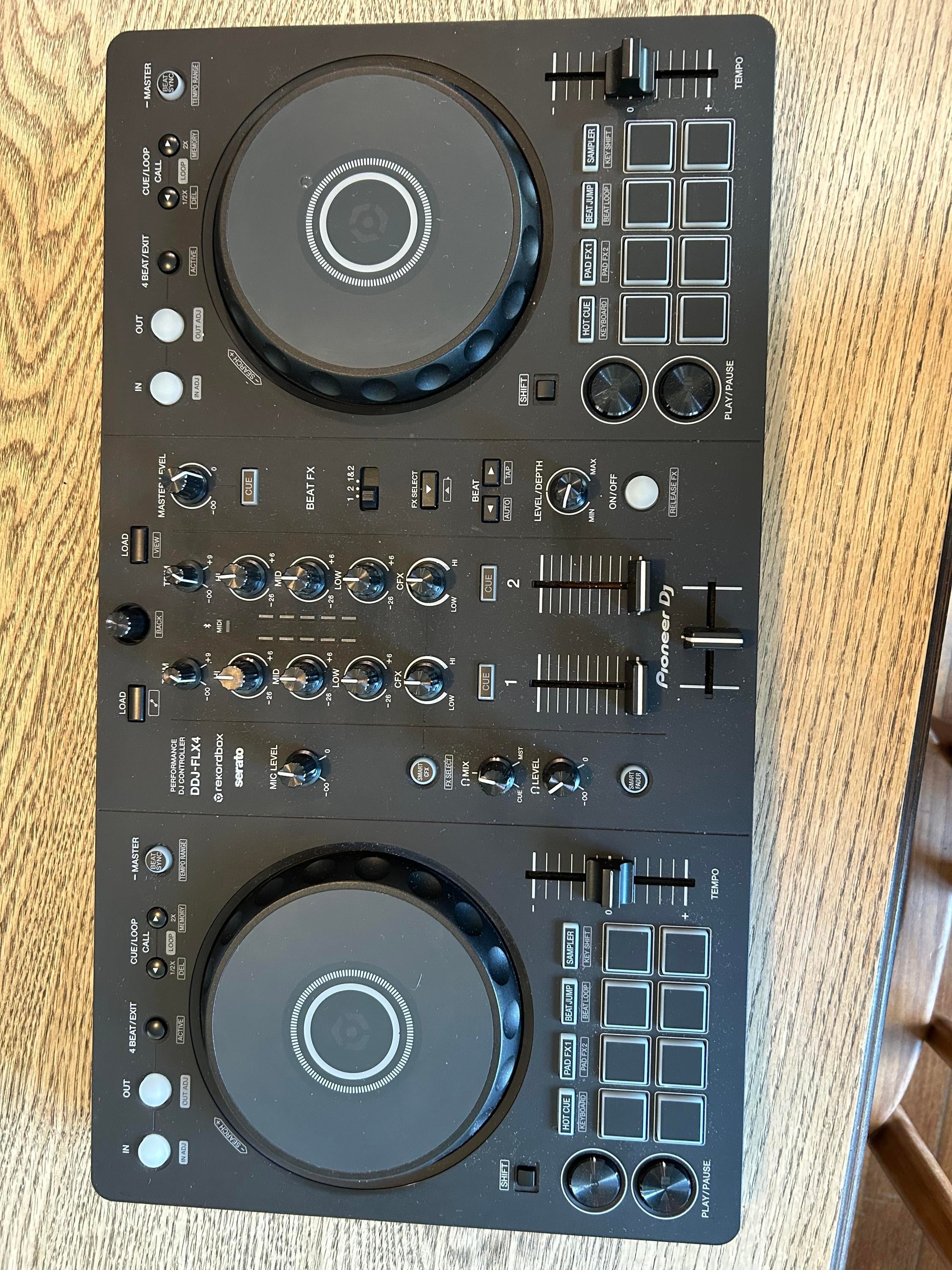 Used Pioneer DJ DDJ-FLX4 2-deck Rekordbox - Sweetwater's Gear Exchange