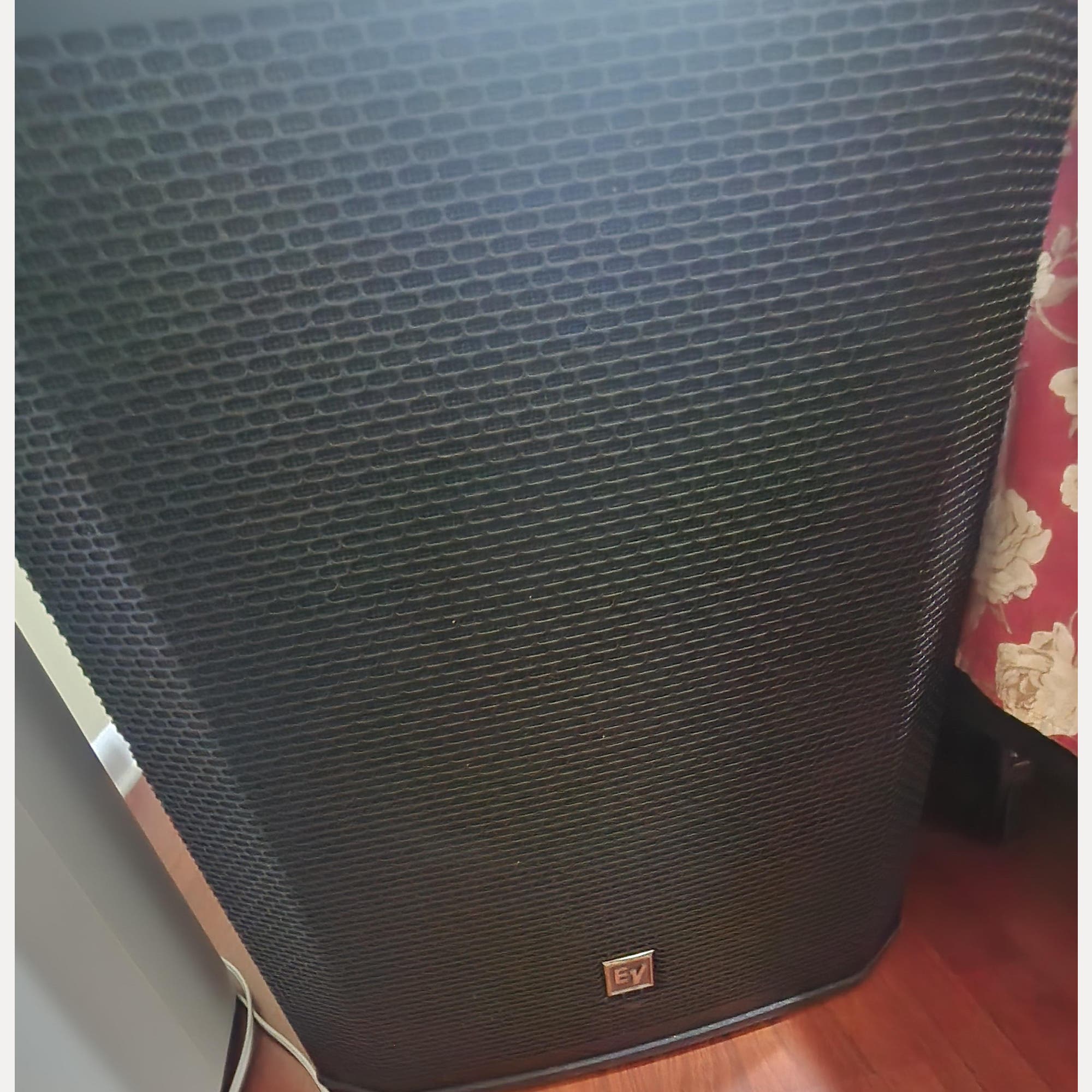 Used Electro-Voice ELX200-15P Sweetwater's Gear Exchange