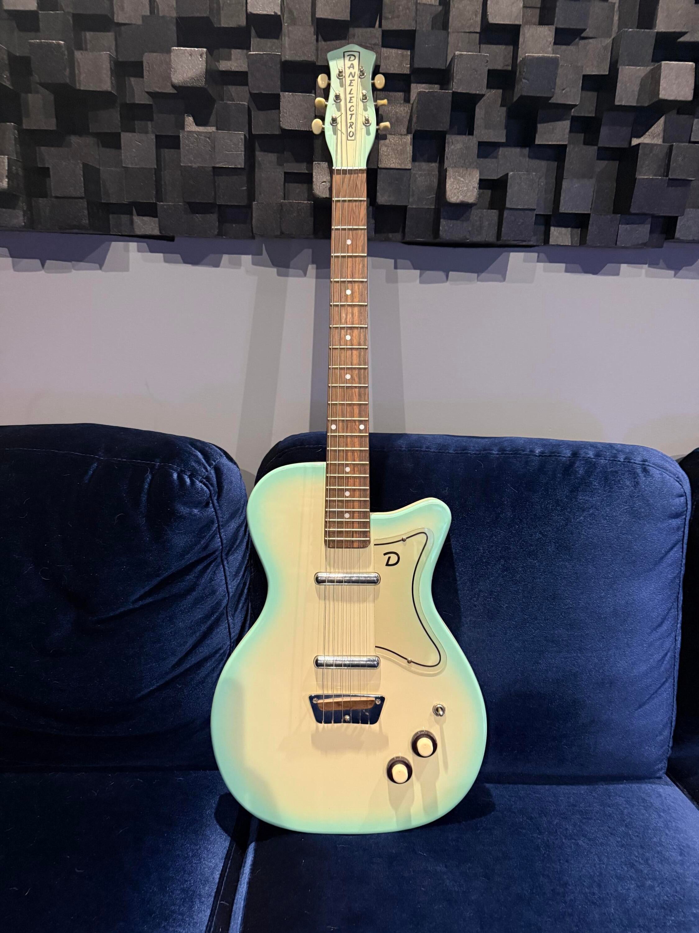 Danelectro ダンエレクトロ 56-U2 AQB 整備品 DANO 56 U2 BLACK – Motor City Guitar