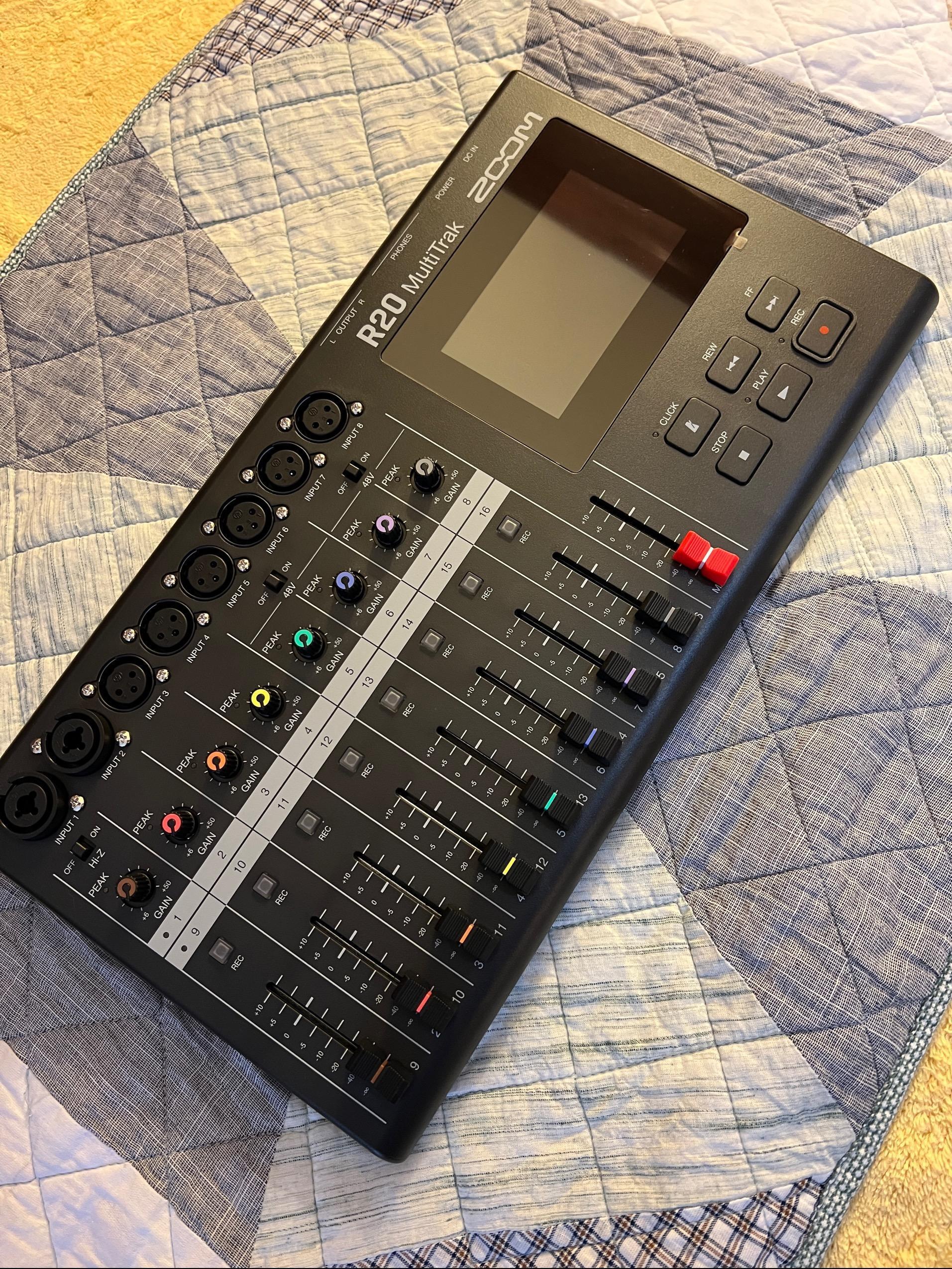 Used Zoom R20 multitrack recorder - Sweetwater's Gear Exchange