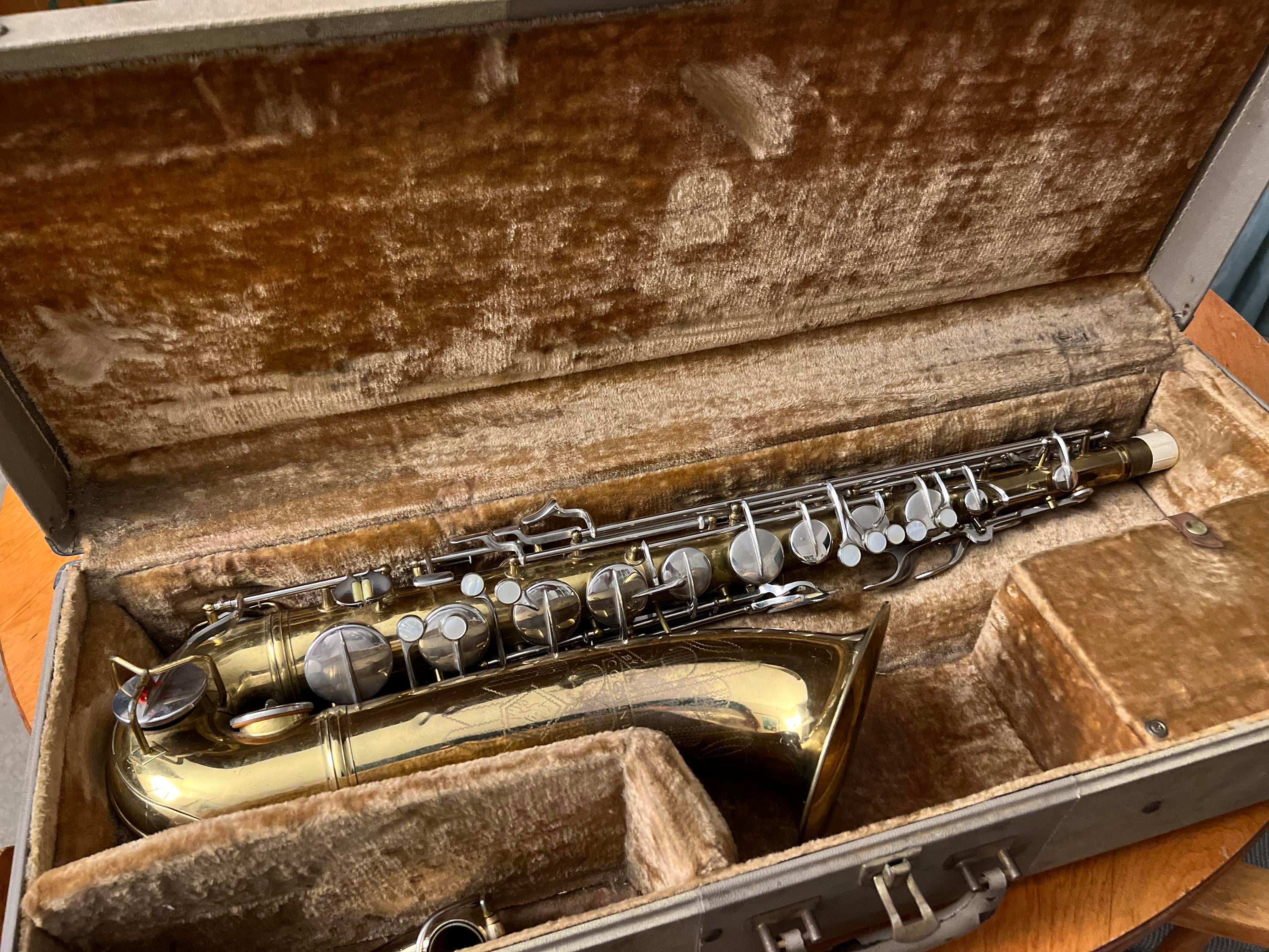 Used C.G. Conn Ltd Elkhart C.G. Conn Ltd Elkhart, IND 10M Tenor Saxophone -  Lady Engraving with Original Case