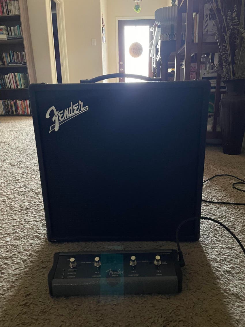 Used Fender Rumble Studio 1x10" 40watt Bass Combo Amp and Fender Mgt4