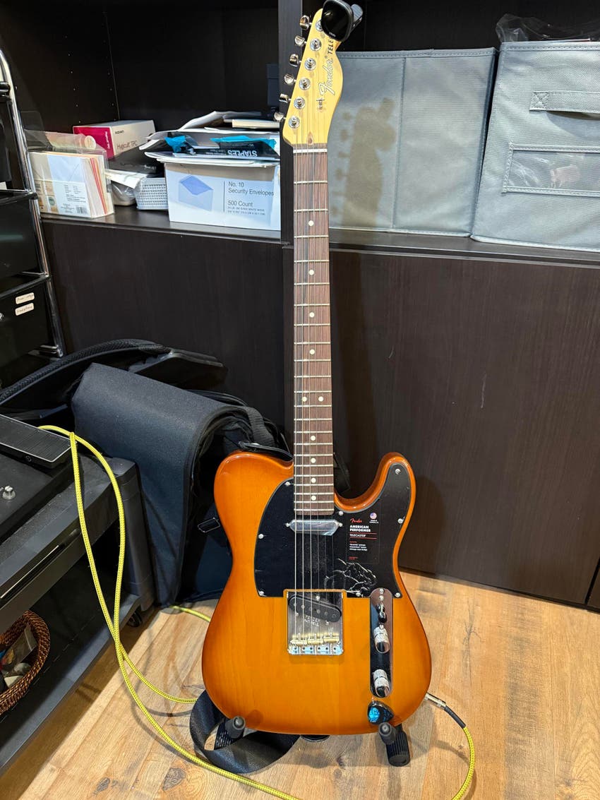 American Performer Telecaster - Honeyburst with Rosewood Fingerboard