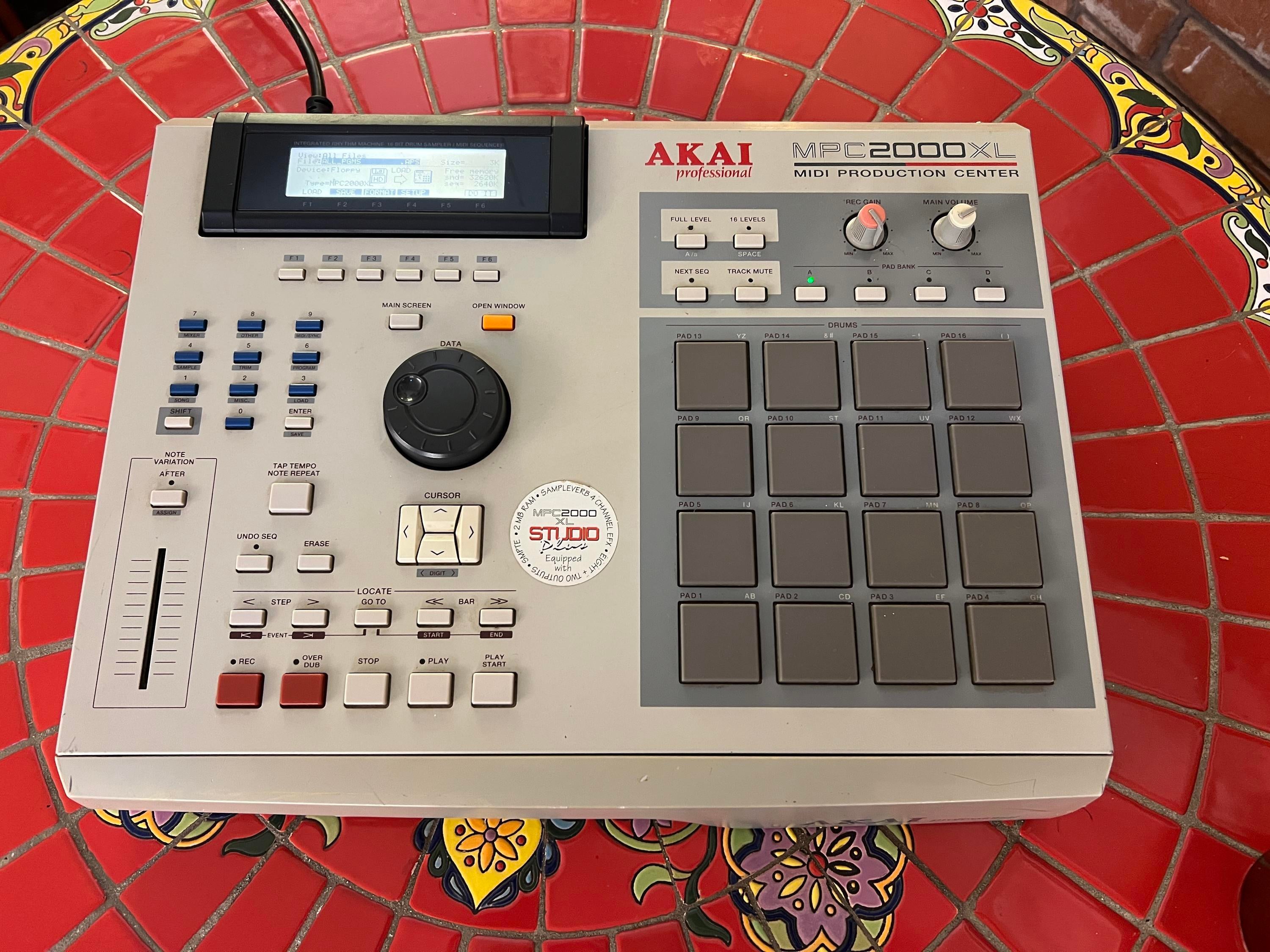 Used AKAI MPC2000XL MIDI Production - Sweetwater's Gear Exchange