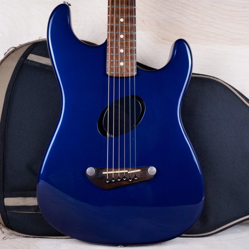 Deluxe Series Acoustasonic Stratocaster 2003 Sapphire Blue Transparent w/ Bag