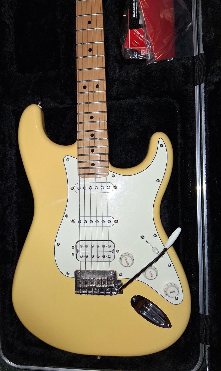 Player Stratocaster HSS - Buttercream with Maple Fingerboard