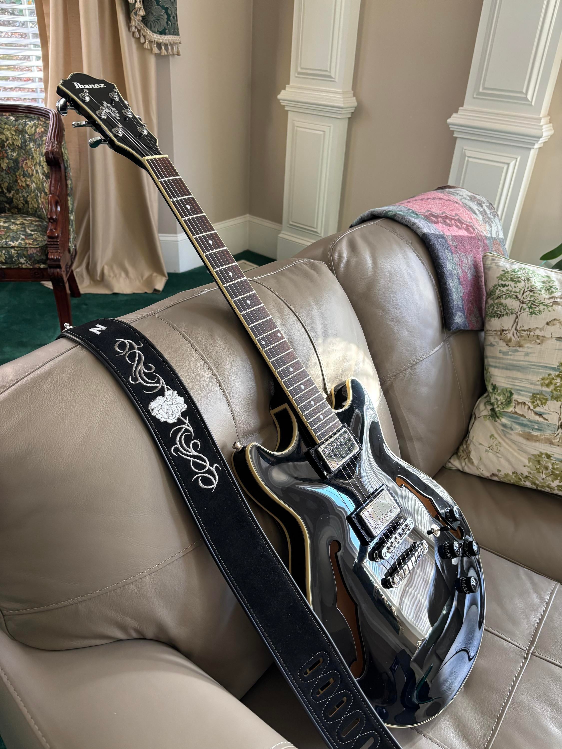 Used Ibanez Artcore AM73 BK - Sweetwater's Gear Exchange