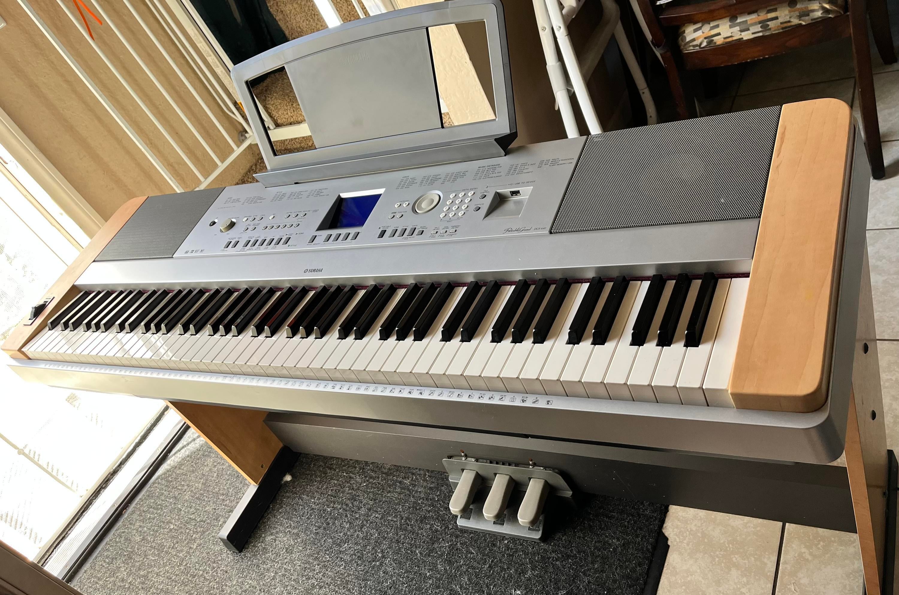 Yamaha portable grand on sale dgx 640 price