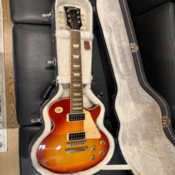 Les Paul Classic Electric Guitar - Heritage Cherry Sunburst