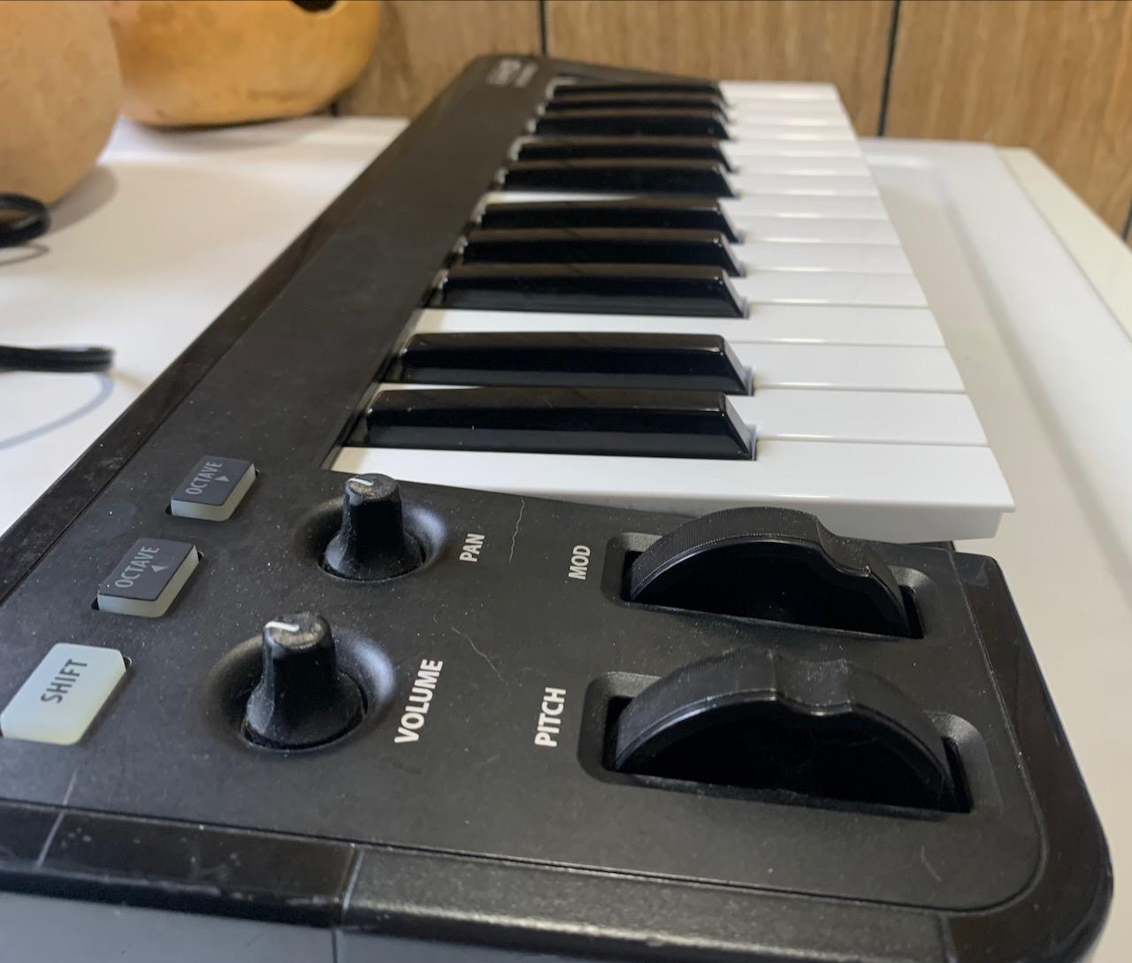 Used Line 6 mobile keys 25