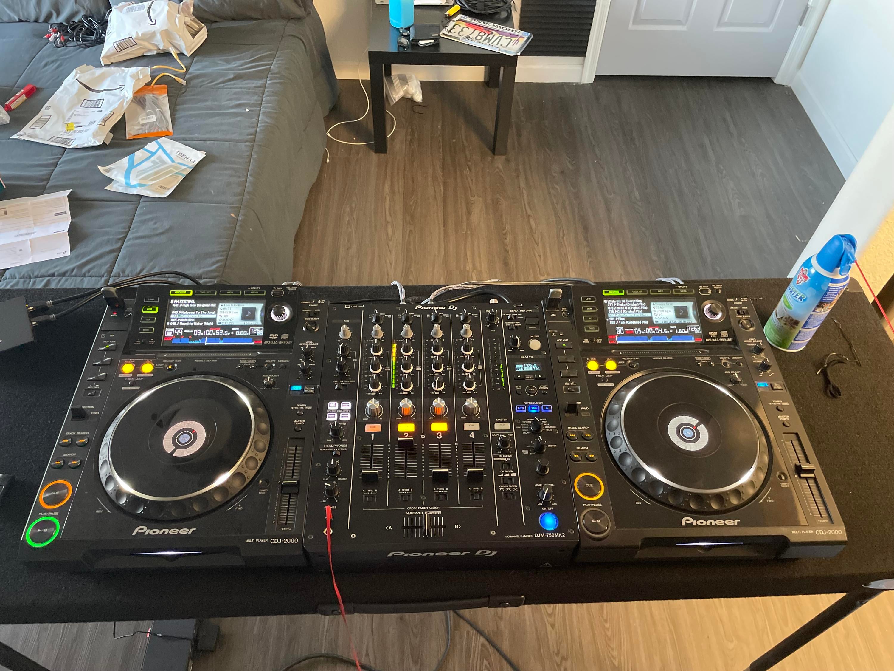 Used Pioneer DJ (2) Pioneer DJ CDJ 2000 and - Sweetwater's Gear 