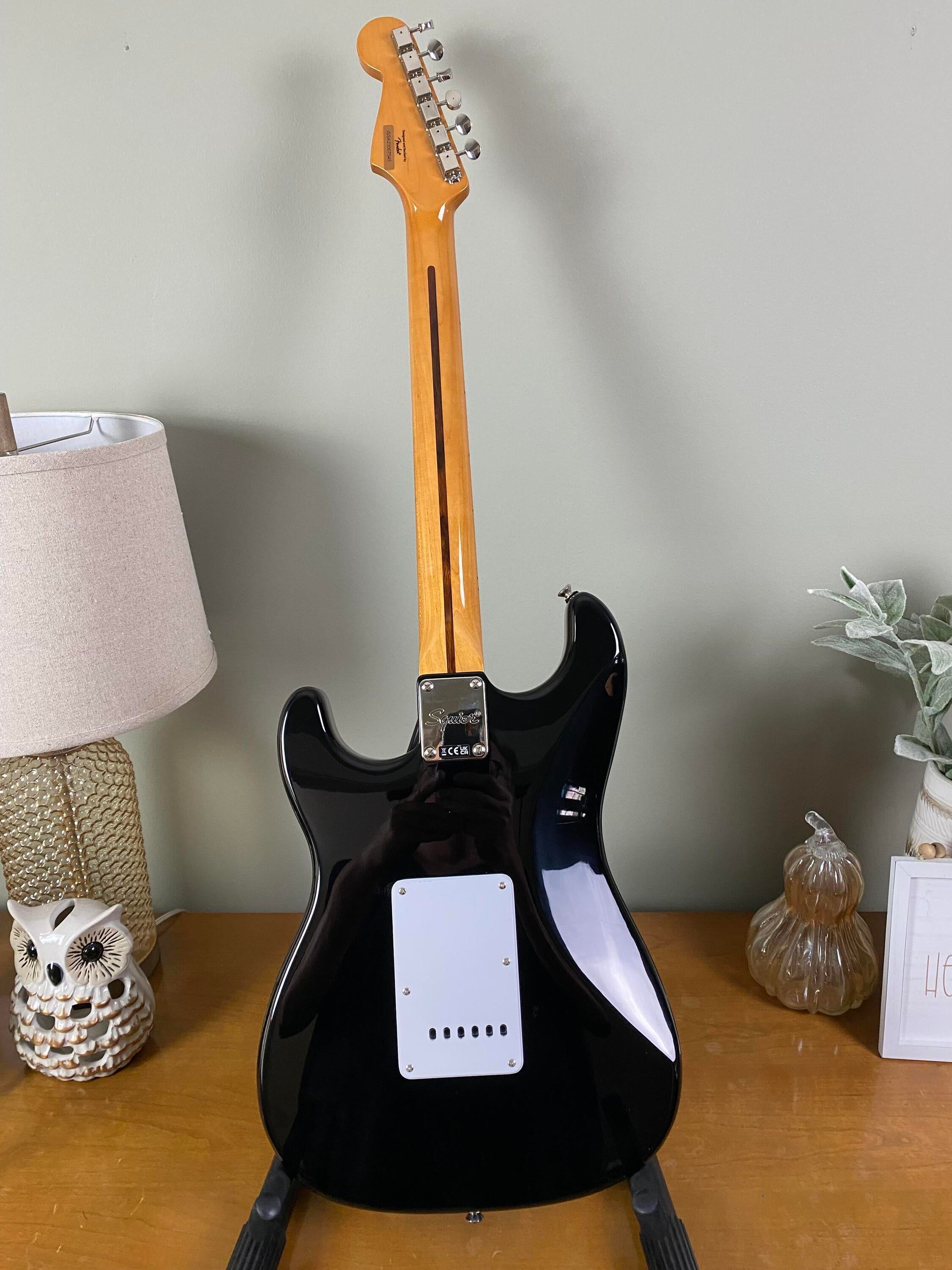 Squier 最上位機種　Classic Vibe 50s 美品 Amazon.com: Squier Classic Vibe 50s Stratocaster Electric