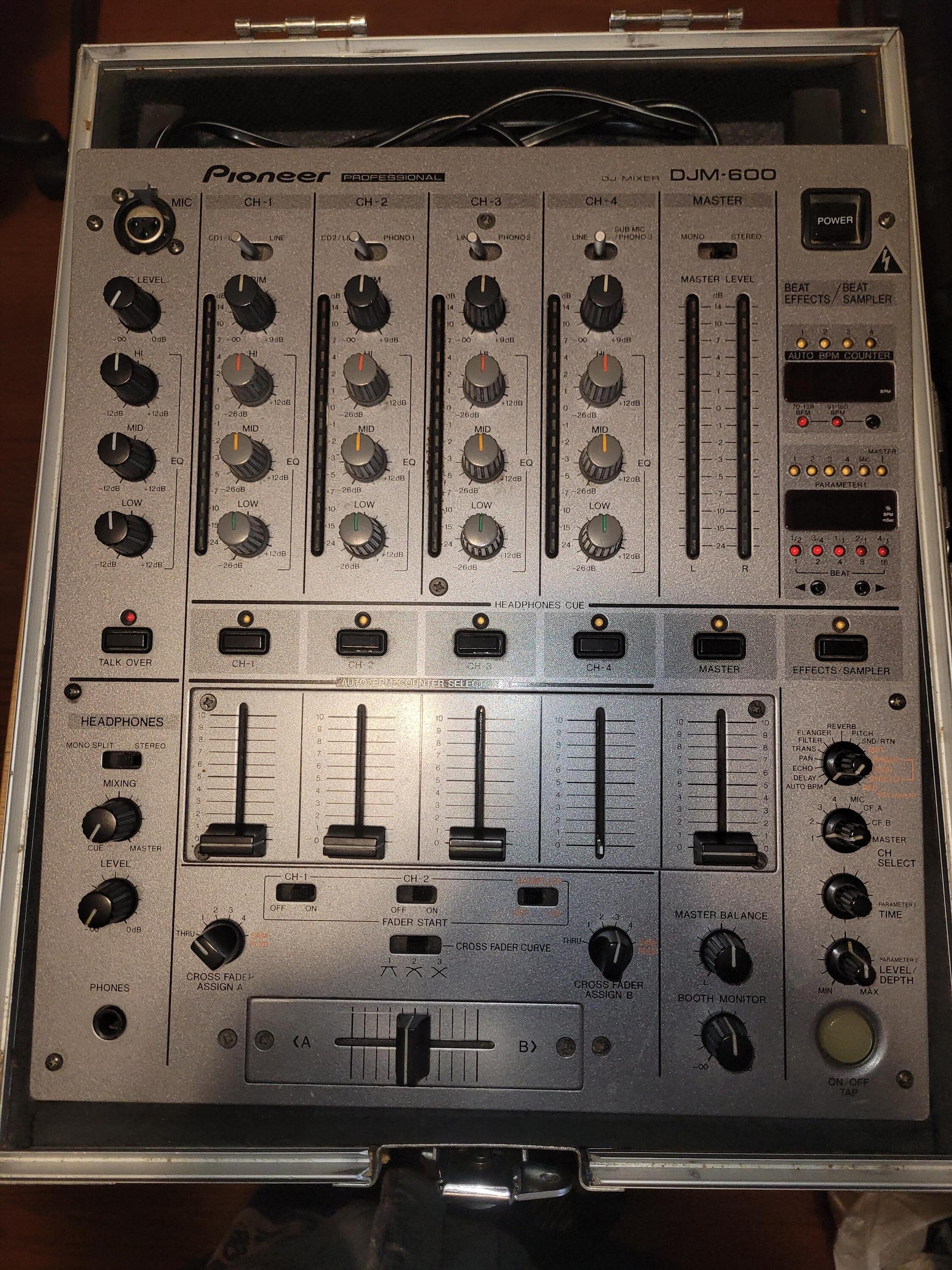 Pioneer DJ Used Pioneer DJM-600 4-channel DJ mixer