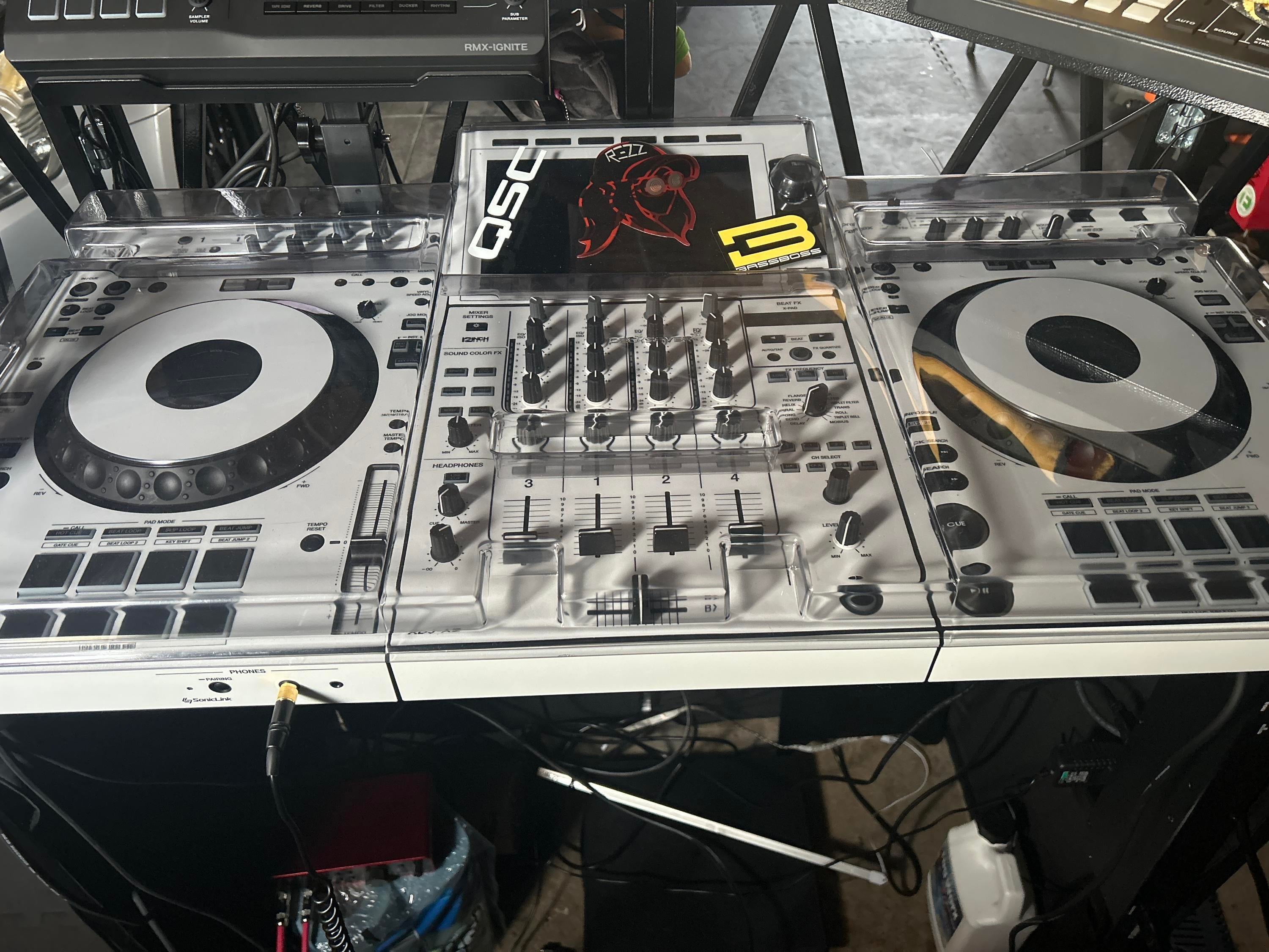 Used AlphaTheta XDJ-AZ 4-channel - Sweetwater's Gear Exchange