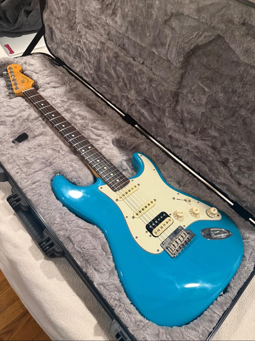 American Professional II Stratocaster HSS - Miami Blue with Rosewood Fingerboard