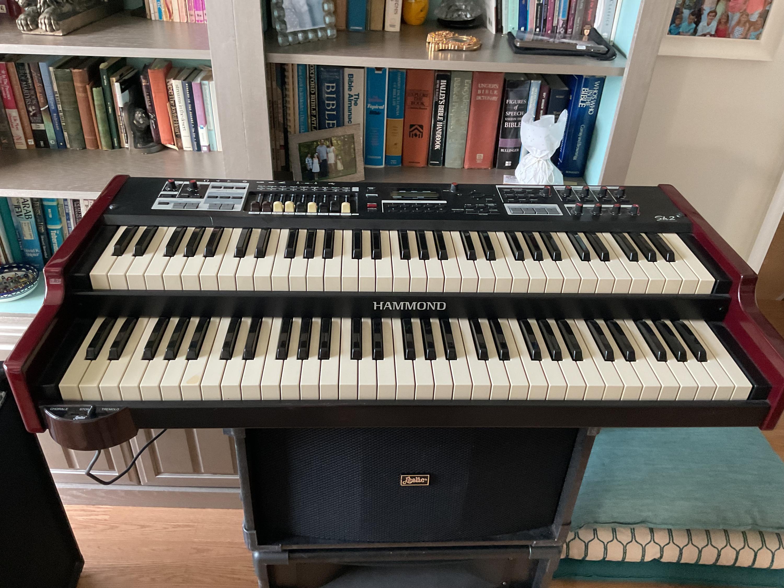 Used Hammond sk2 dual level organ keyboard with organ switch